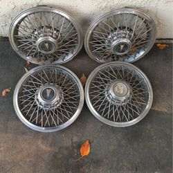 Pontiac Hubcaps 