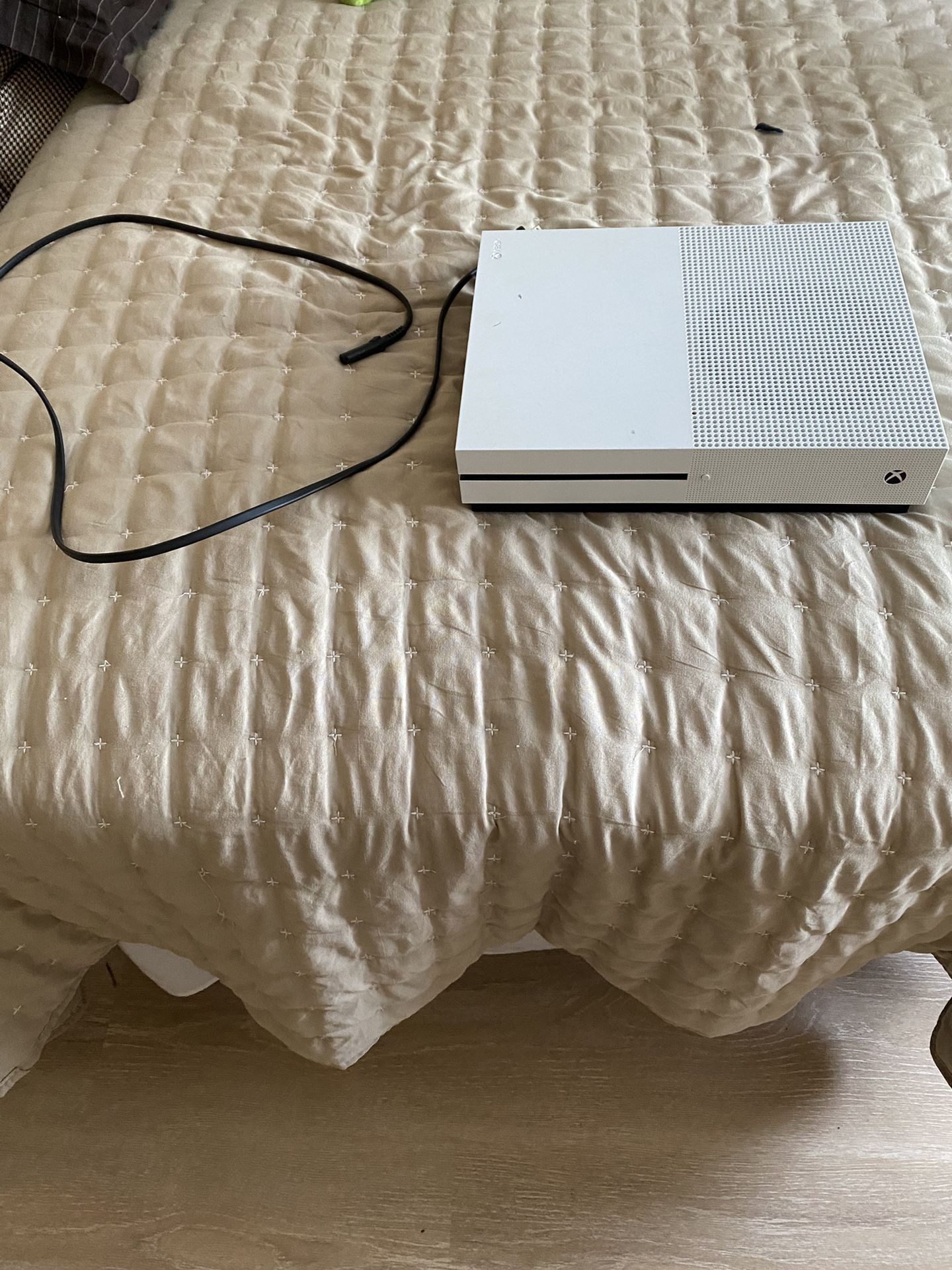 Xbox one S + power cord and some games 