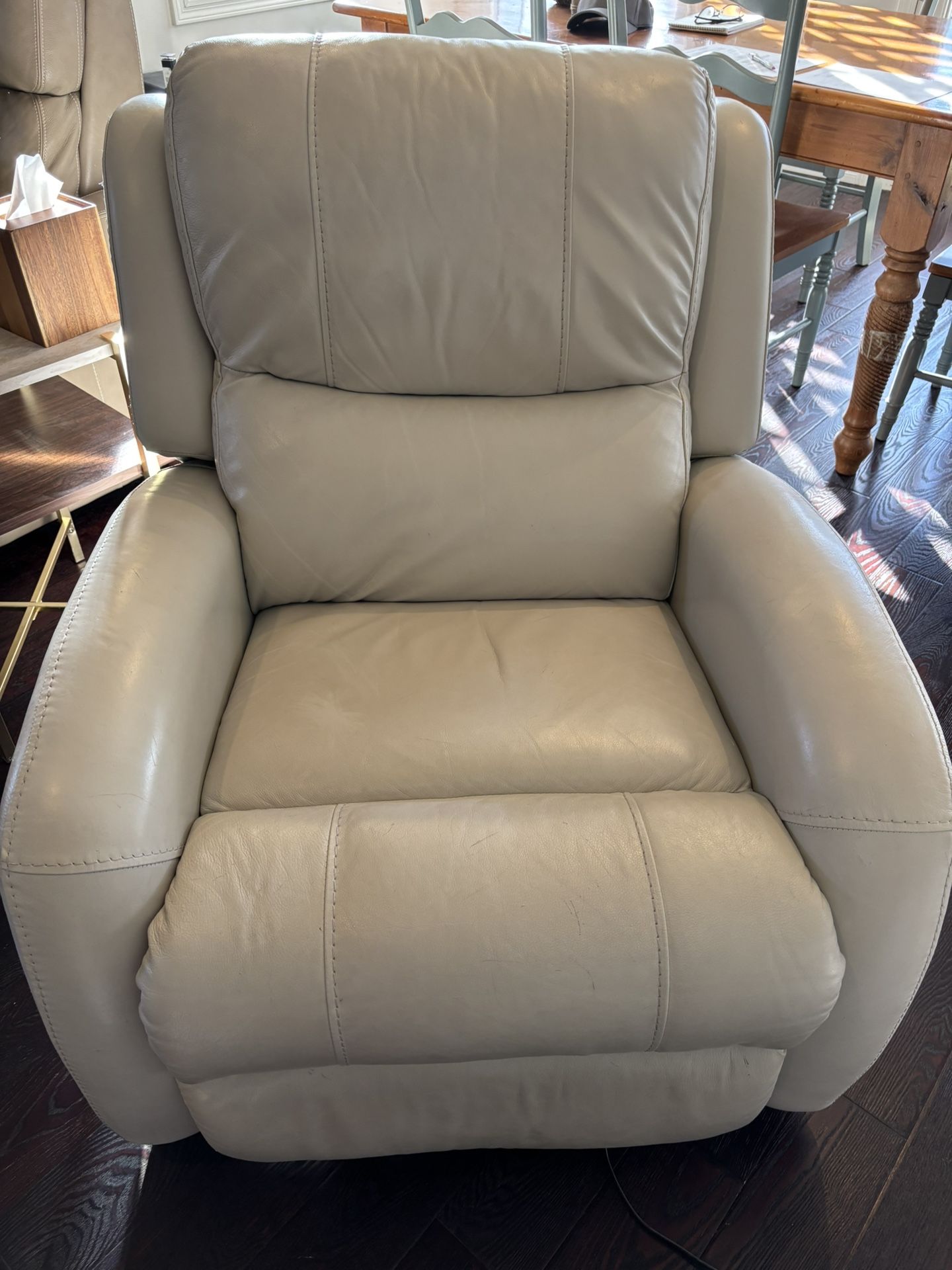 Electric – Powered Leather Recliner With Usb Charge Port