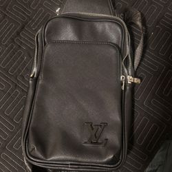 Louis Vuitton Avenue Slingbag NM