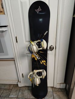Nitro Revolt Snowboard With Burton Bindings 158 cm Snowboard