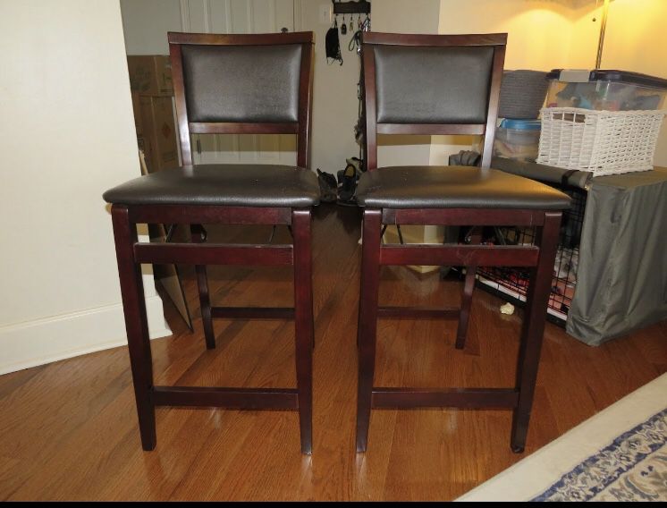 2 folding bar stools