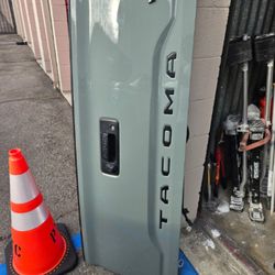 Toyota Tacoma Tailgate