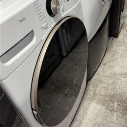 LG Frontload Washer 4.5 CU FT 
