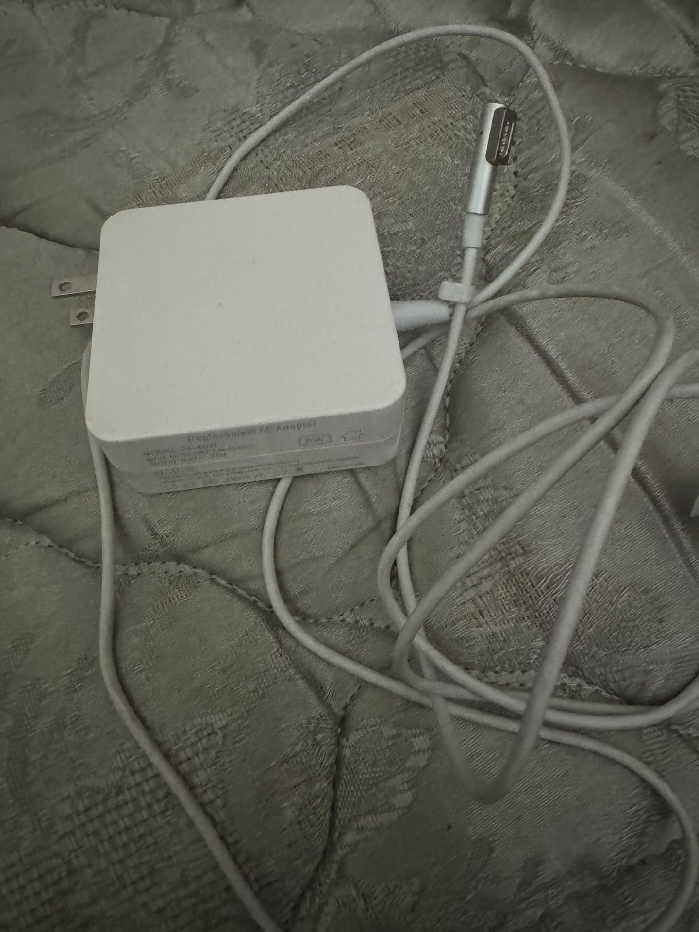 Macbook AC Adapter