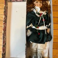 Studio Editions by Dynasty Holly 18-inch Collectible Porcelain Doll