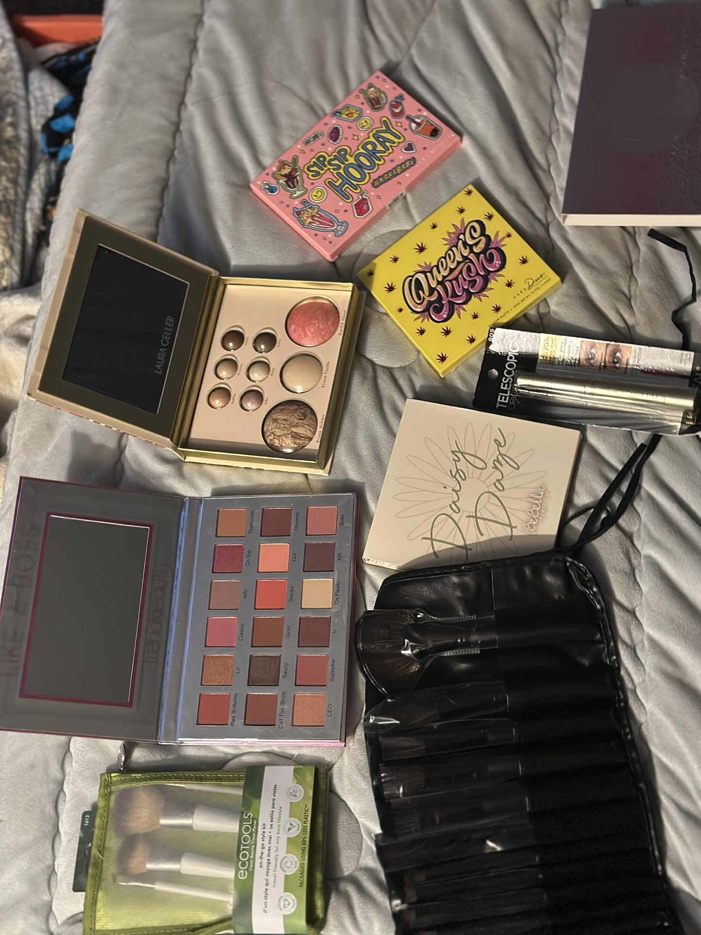 Makeup Eye Pallets And Brushes 