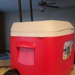 IGLOO COOLER $30 ROLLING