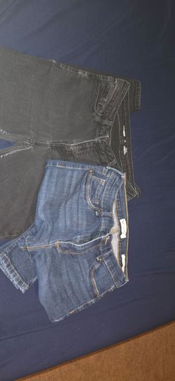 Woman jeans black ones size 8 and the other size 6