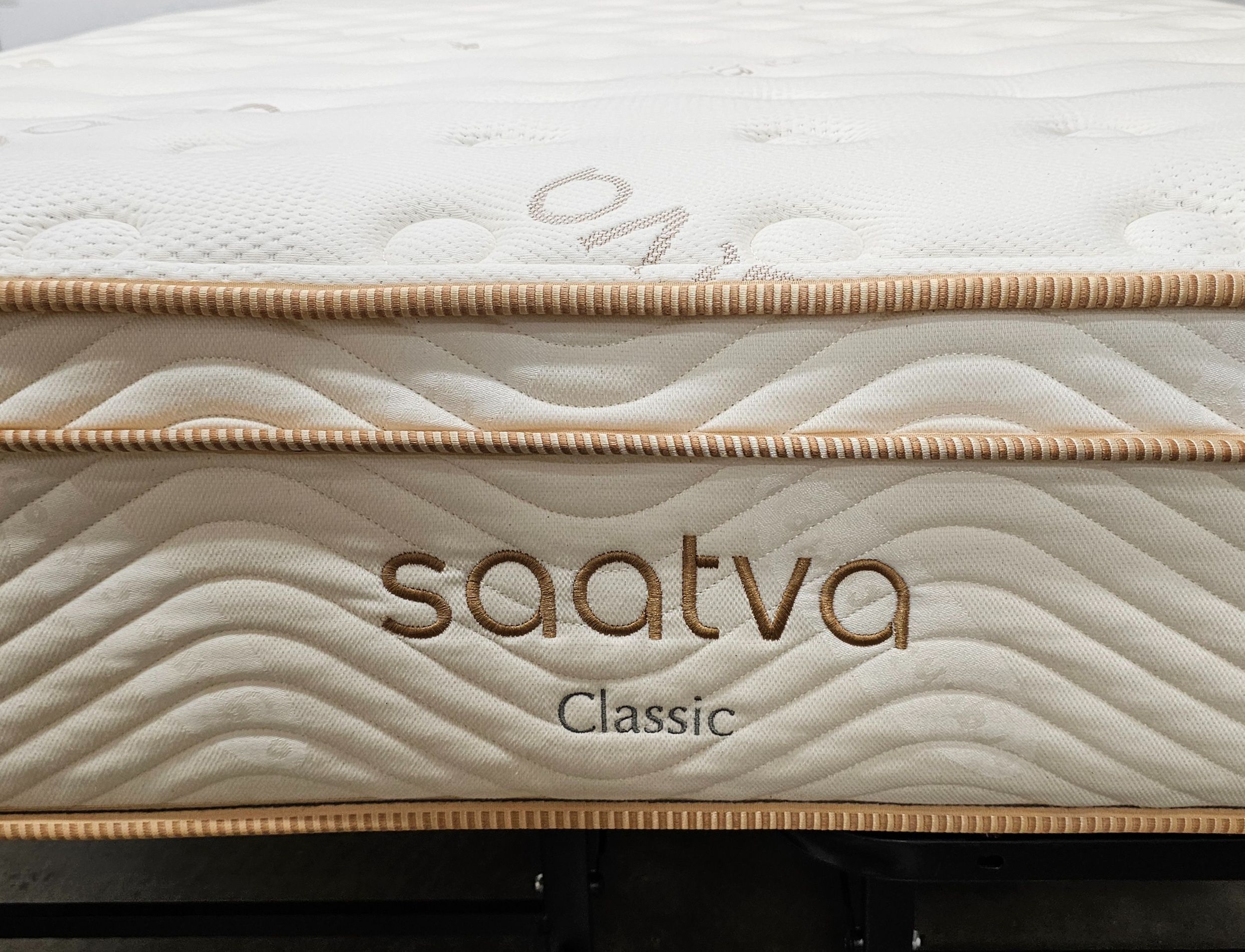 LIKE NEW! Saatva Classic Firm Full Mattress - Delivery Available