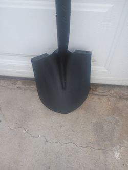 Black Steel Round Point Shovel