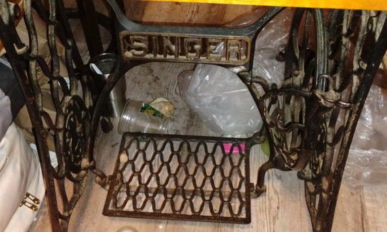 Singer Sewing Machine