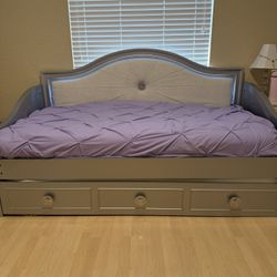 Rooms To Go Twin Gray Daybed With Mattresses And Built in LED Lights