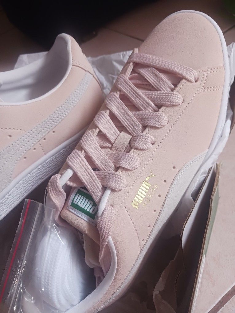 Rare Woman's Pumas (Peach Skin Suede)