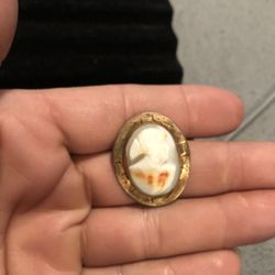 Vintage Shell Cameo Brooch