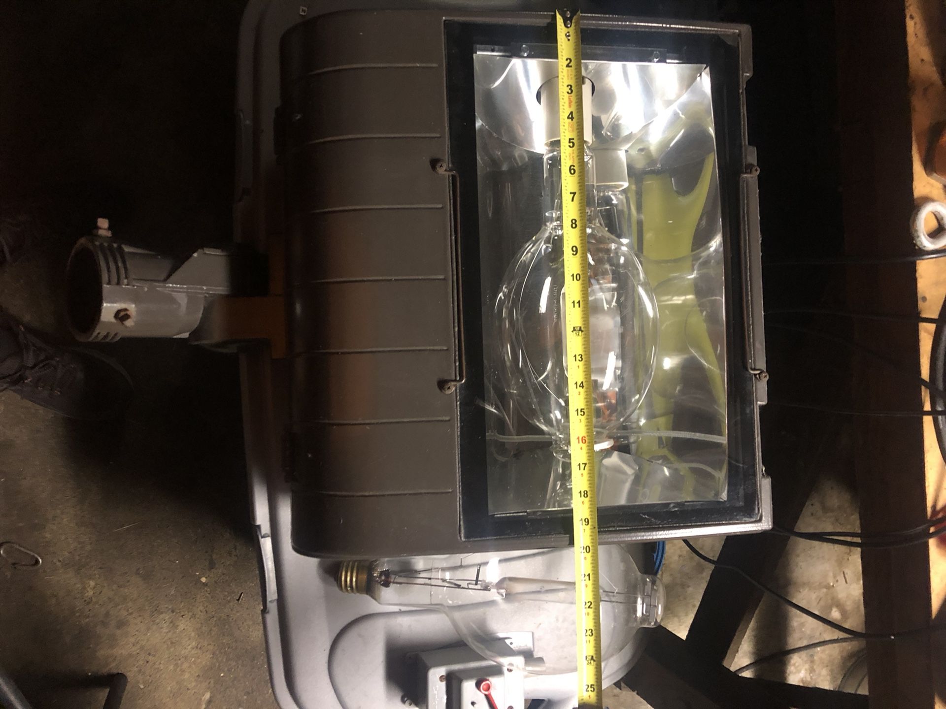 Cooper Commercial flood light MHNK-S76-1000-MT
