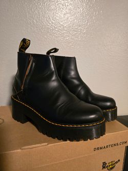 Dr. Martens Chelsea Boots