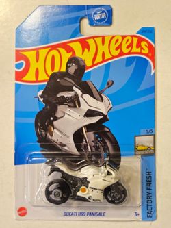 HOT WHEELS. TREASURE HUNT . FACTORY FRESH. DUCATI 1199 PANICAL.
