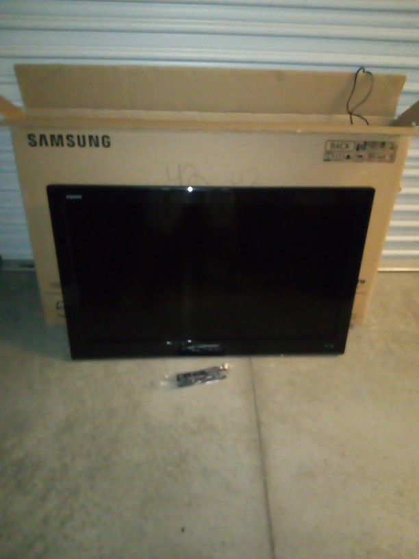 42" Sharp LCD Television Tv With Remote Control