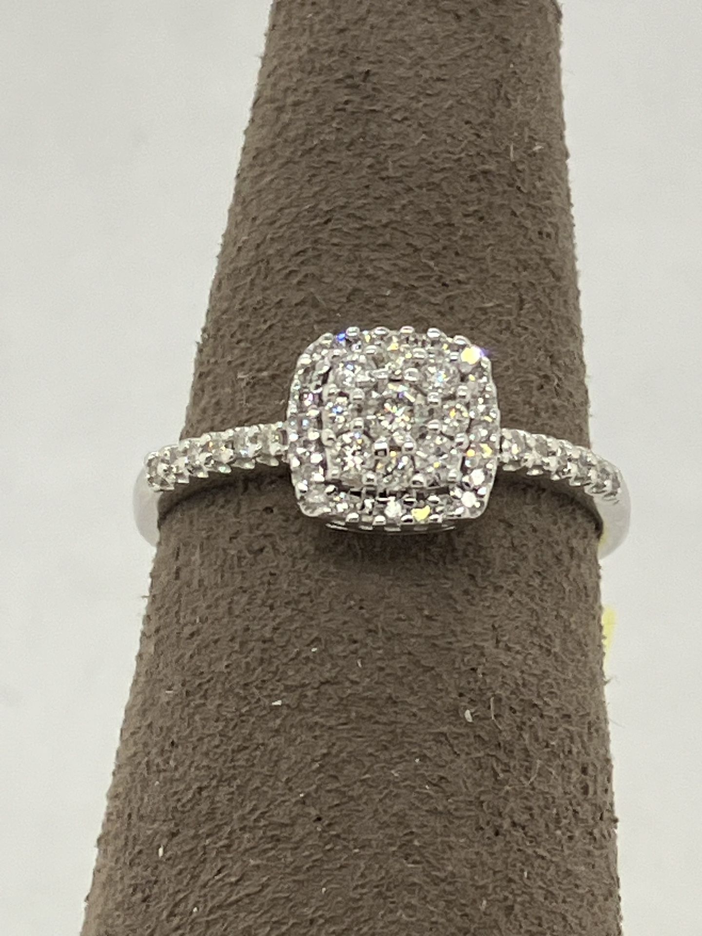Exquisite 10K White Gold Cluster Halo Diamond Ring with Side Diamonds