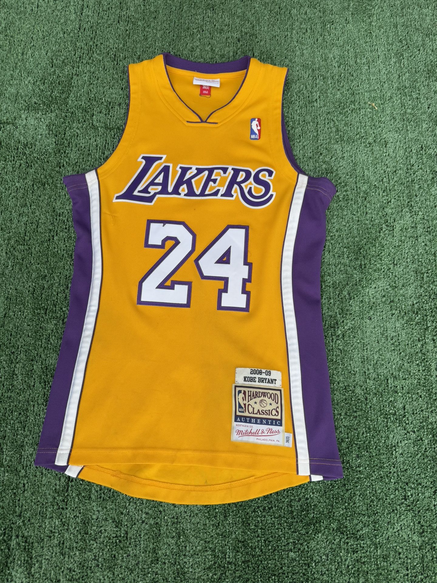 KOBE BRYANT 24 LAKERS JERSEY