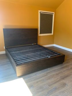 Queen woodframe