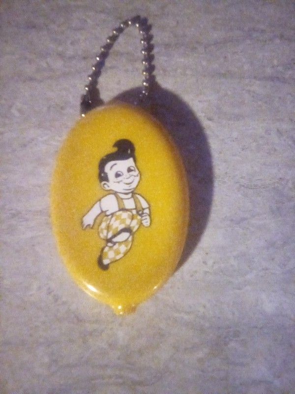 Vintage Flawless Rare Find Bob's Big Boy Rubber Yellow Coin Purse Never Used