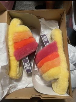 Ugh Slippers Size 6 In Women