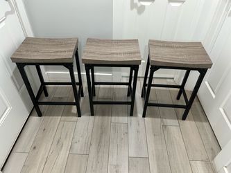 3 stools 24 inches height