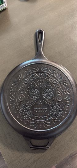 10.25 Inch Seasoned Cast Iron Sugar Skull Skillet - New