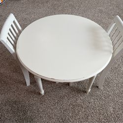 White kids round table