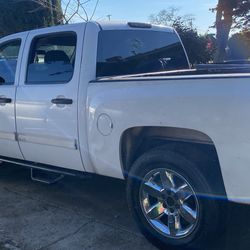 2009 Chevy Siverado 4 Doors.  2 Wheel Drive  Clean Title  Tags Up To Date Till April   Motor No Good   Needs Motor 