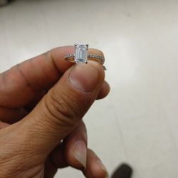 18kt White Gold Diamond Ring