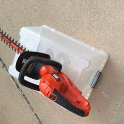 Black&Decker Corded Hedge Trimmer