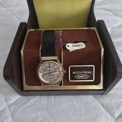 Bulova Accutron Quartz watch "Pear Bureau" edition