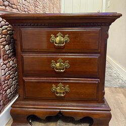 2 pieces night stand