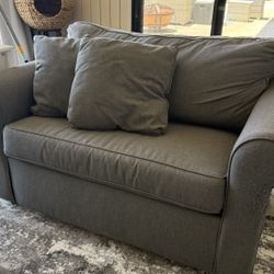Large Living room Chair ( With A Pull Out Twin Mattress) 