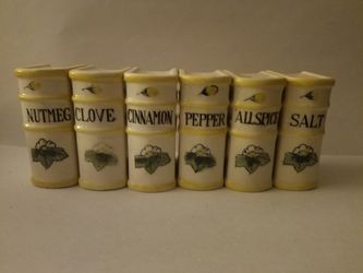 Vintage Spice Rack-6 Book Style Shakers