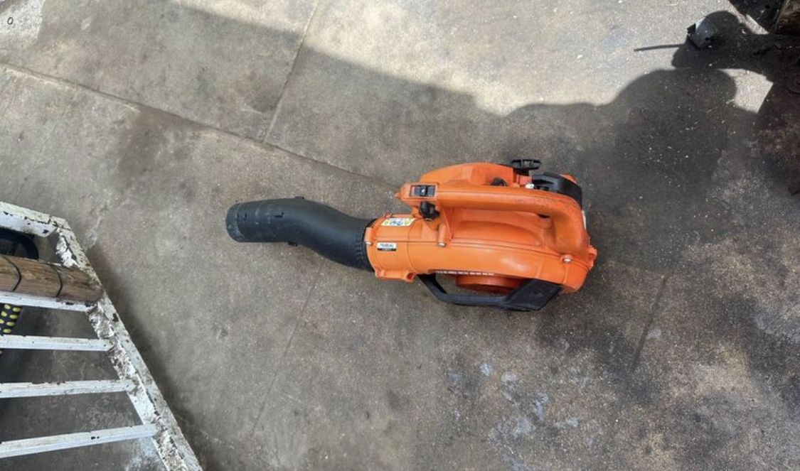 ECHO 170 MPH 453 CFM 25.4 cc Gas 2 Stroke Handheld Leaf...