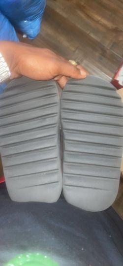 Yeezy Slides 