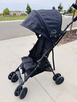Kolcraft Cloud Lightweight Umbrella Stroller with Large Sun Canopy, Black