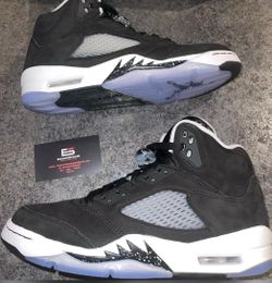 Jordans size 9 1/2 give me an offer