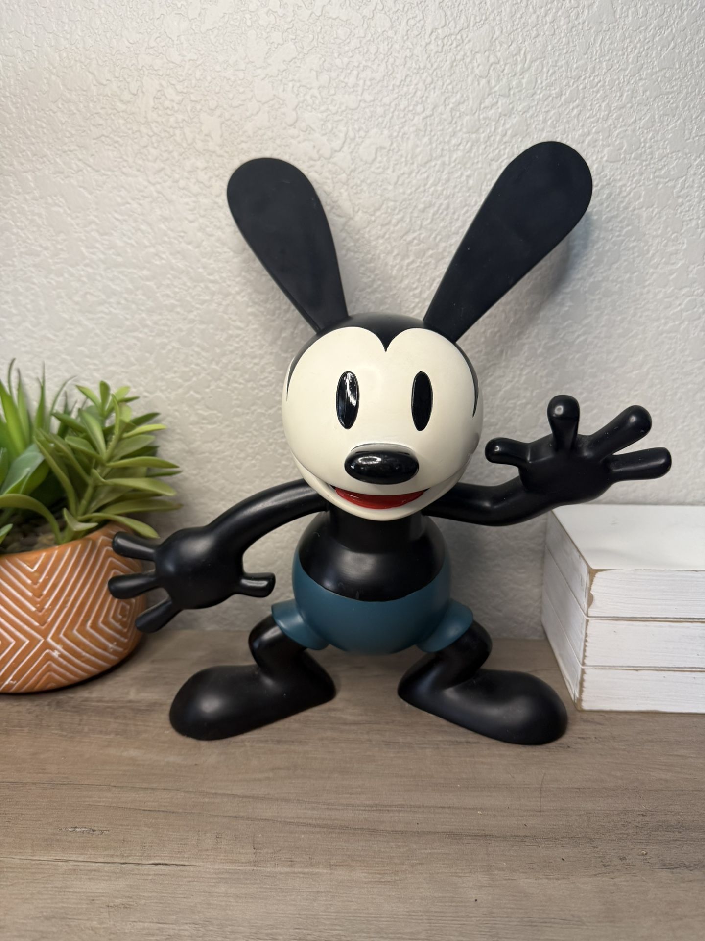 Rare Resin Disney Oswald The Lucky Rabbit Statue