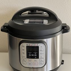 Instant Pot Duo 6-Qt V4 - Excellent Condition