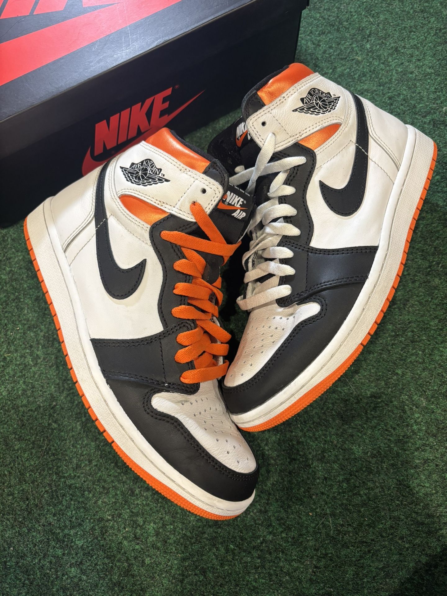 JORDAN 1 HIGH ELECTRO ORNAGE SIZE 8