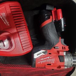 Milwaukee  Hammer/driver M12