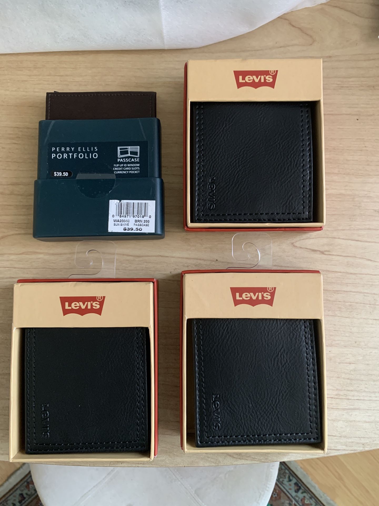 4 New Men’s Leather Wallets