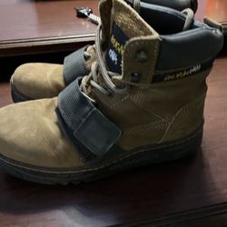 Cougar Paws    Size 7 1/2