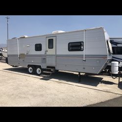 1996 Skyline Nomad 27’ Travel Trailer. PENDING