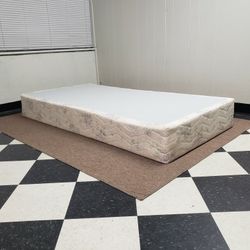 Twin size box spring - can DELIVER almost anywhere for $20 extra - gently used and in very good condition 😍
